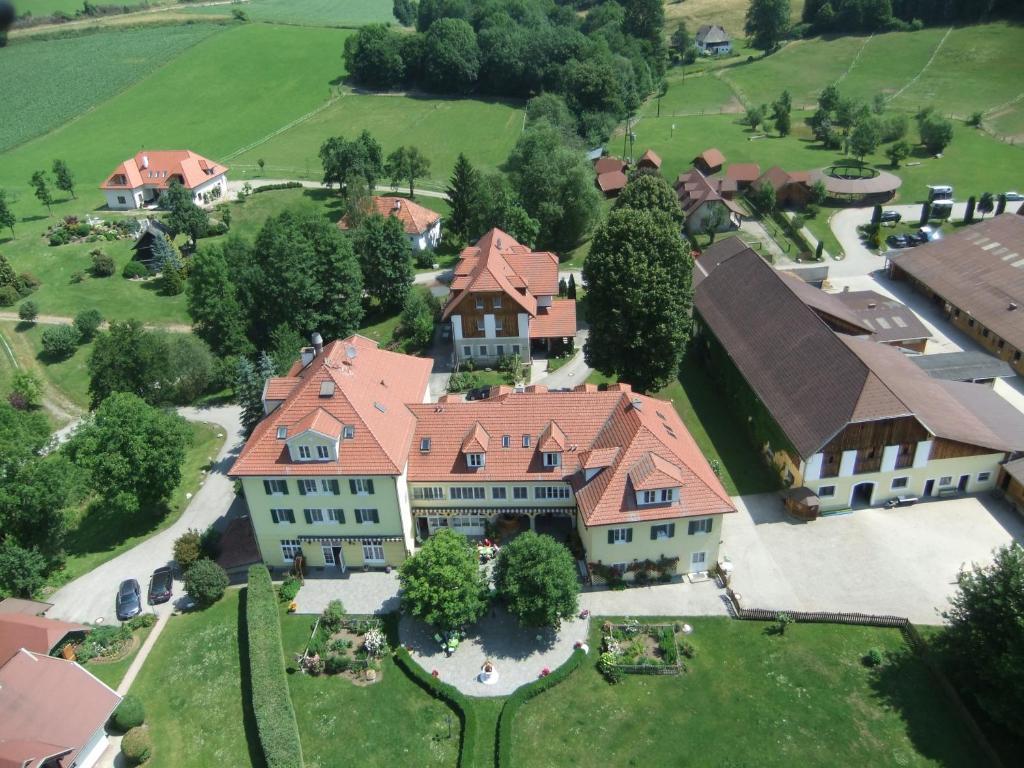 Hotel Dienstl Gut Launsdorf Zewnętrze zdjęcie